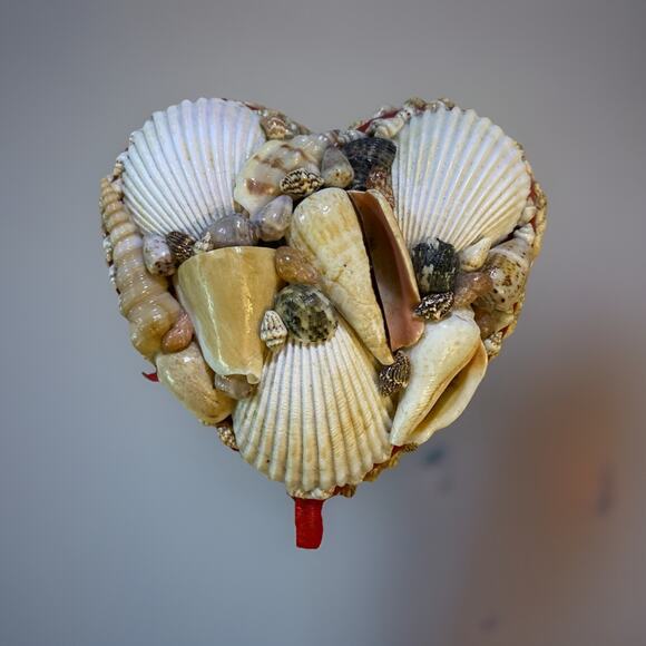 Vtg Sea Shell Encrusted Heart Shaped Trinket Jewelry Box Hinged Lid Coastal - Picture 2 of 4